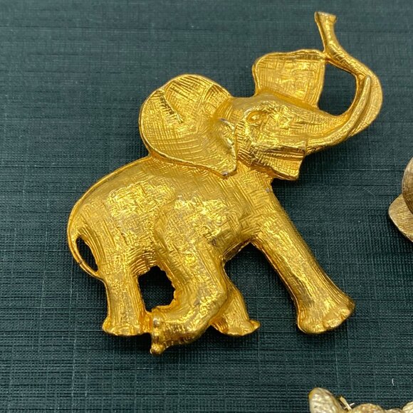 Vtg Gold-Tone Elephant Brooch Set Of 3 With Rhinestone Accents & Textured Design - Picture 6 of 9